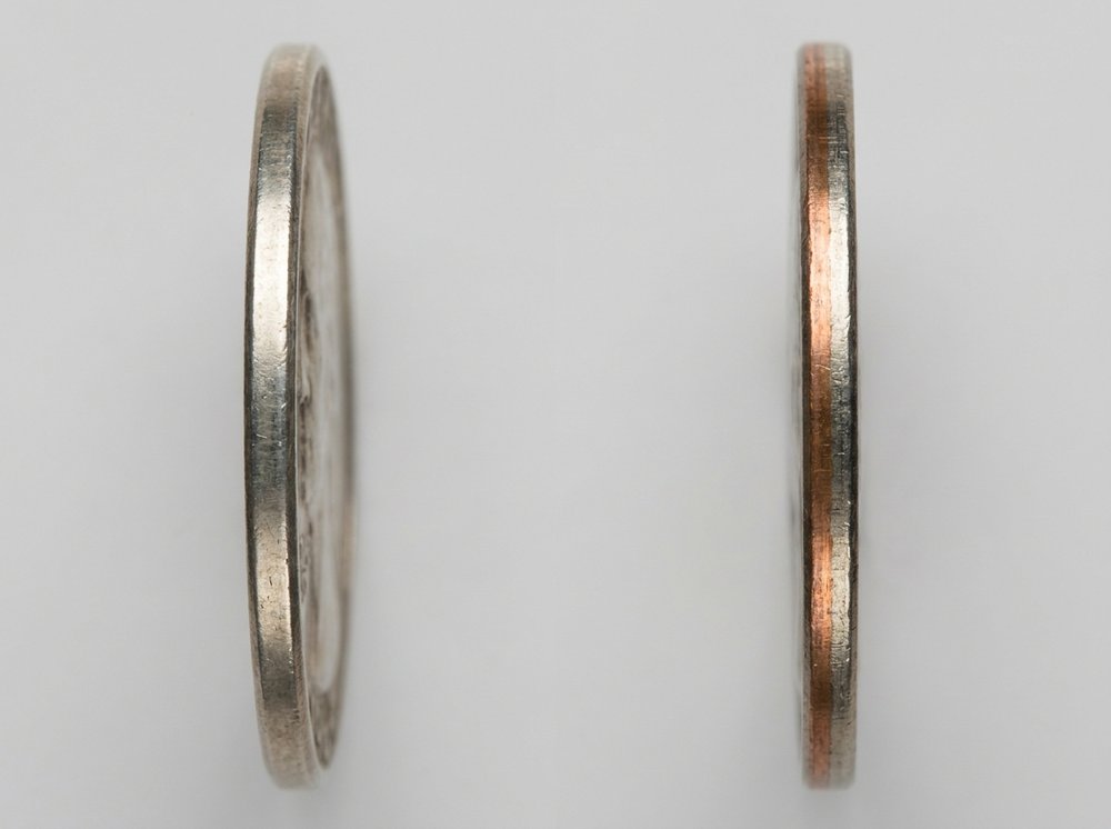 Side by side comparison of silver Washington quarter edge and clad quarter edge showing copper core